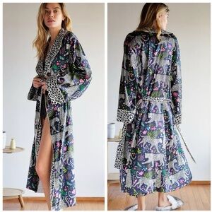 Karen Mabon Silky Snow Leopard Robe
Size Medium Anthropologie NWOT